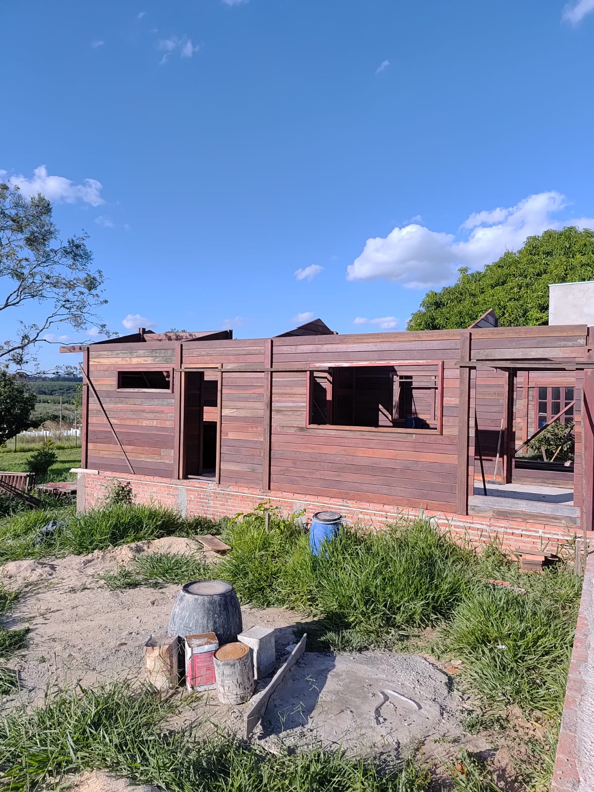 Casa de madeira em construção