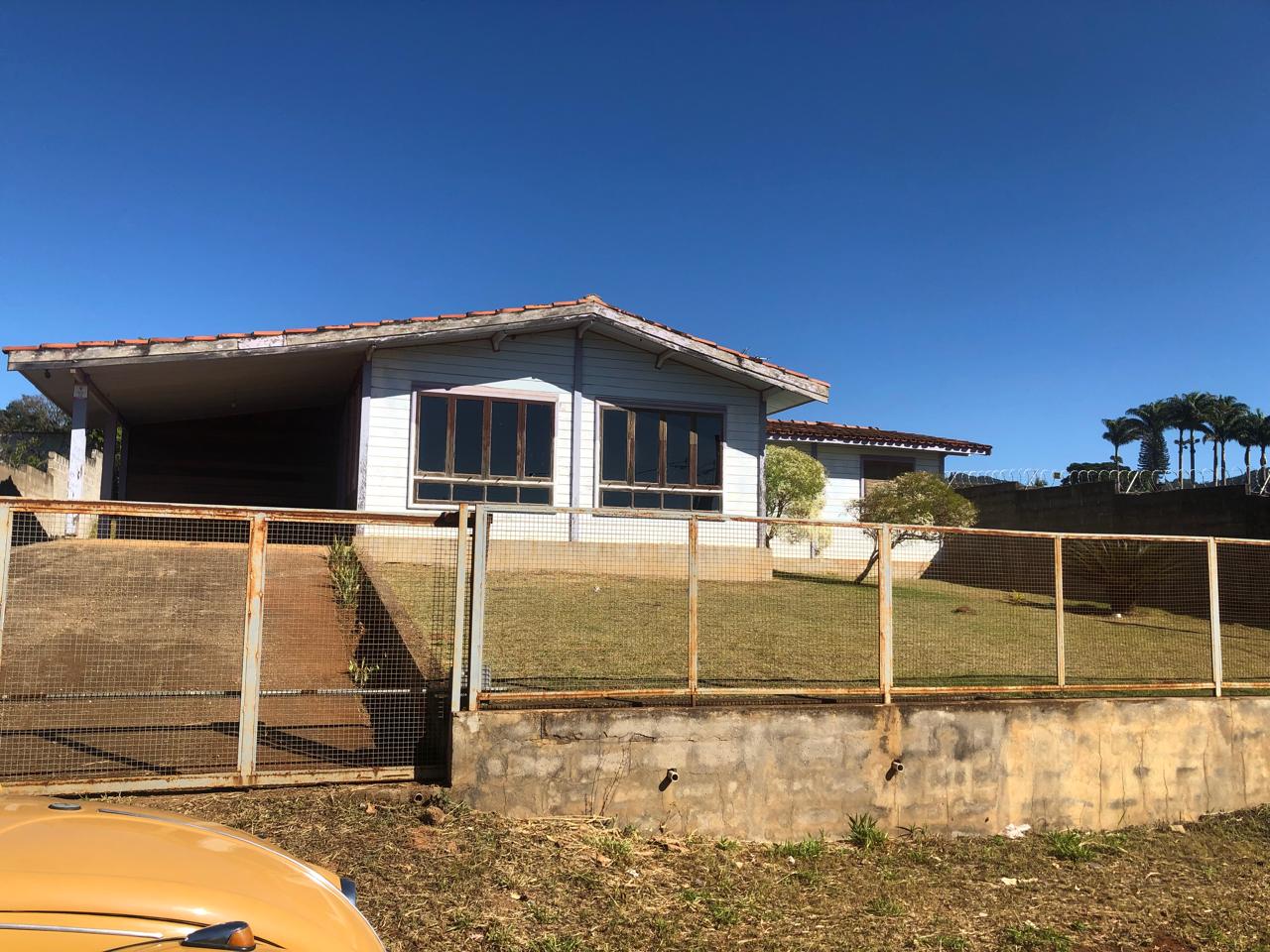 Acompanhe a evolução de um projeto de reforma e manutenção de casa de madeira maciça, da situação original ao acabamento final.